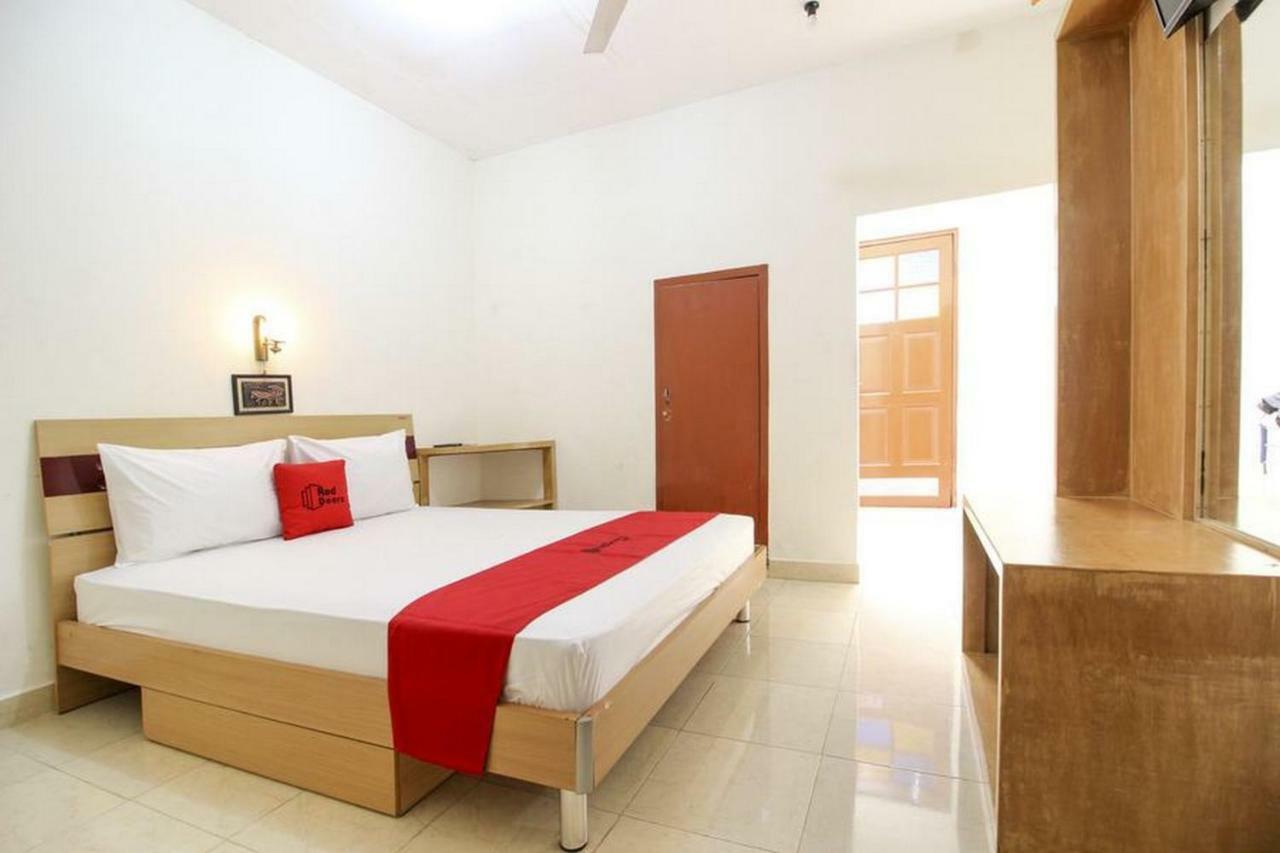 Hotel Reddoorz Syariah At Jalan Menteri Supeno Yogyakarta Esterno foto